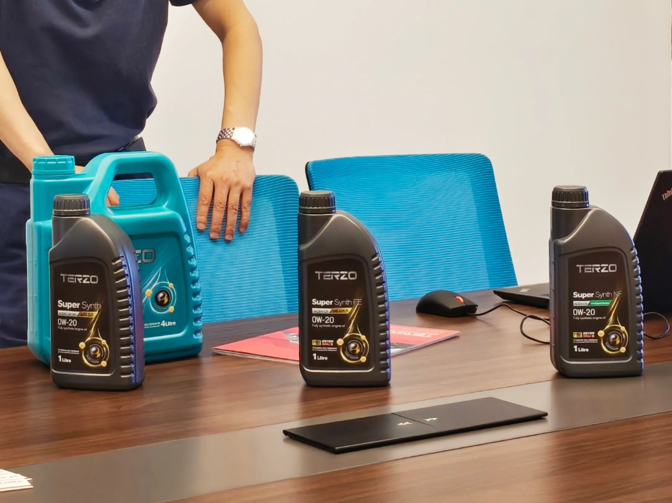 Can I Use 5W20 Instead of 0W20 in My Honda? 1 high_tech_models_love_0w-20_full_synthetic_motor_oil