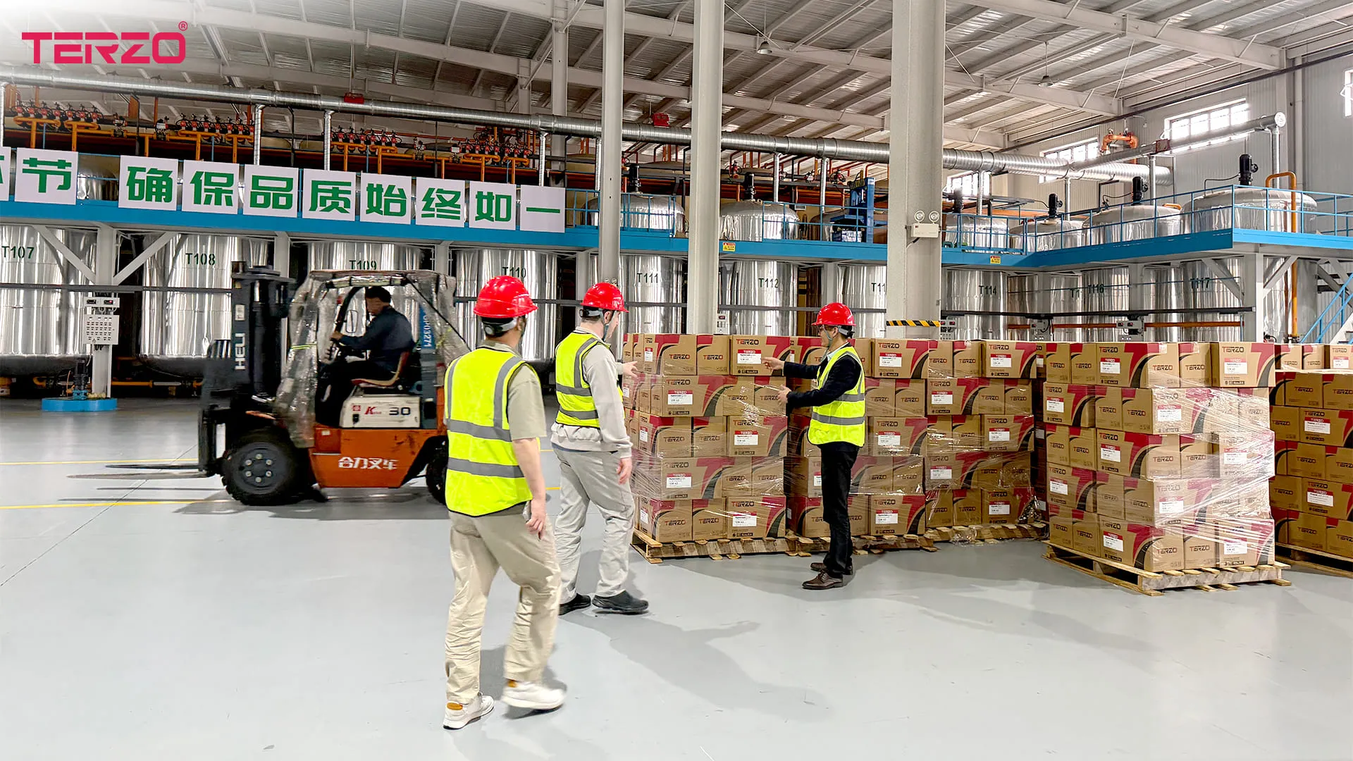 Bulk lubricant warehouse and export loading operation for global distribution